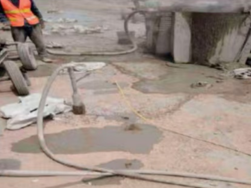 宿迁水泥混凝土路面板底注浆技术 路面脱空注浆整治方案